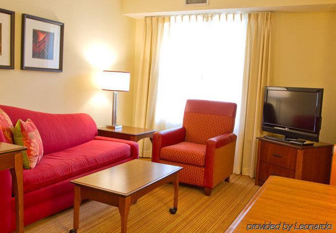 Hotel By Marriott Norman 3*